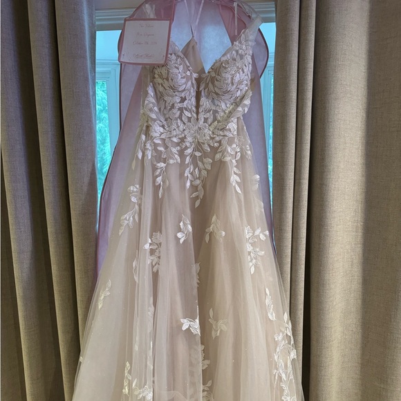 NWT Essense of Australia Wedding Dress - Picture 3 of 10